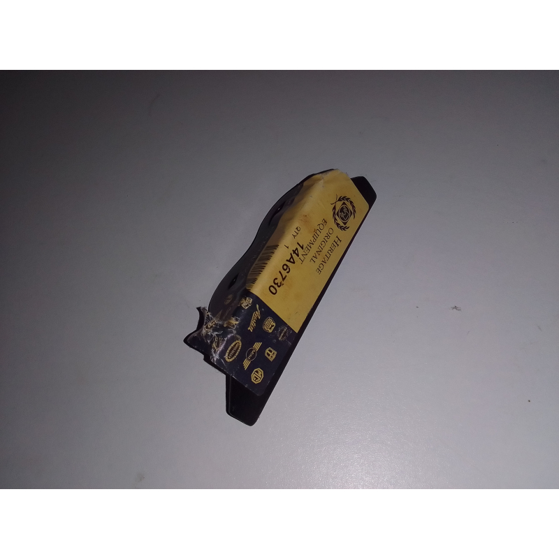 CAR305org Hondenbot / koppelingslang steun op schutbord 14A6730