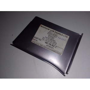 PLW071A sluitplaatje in bagagebak links 4010827